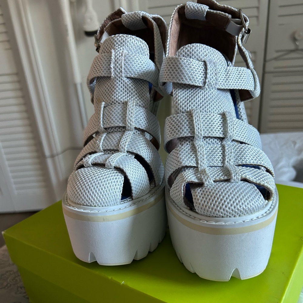 Women's Jeffrey Campbell White Platform Sandals Never Worn